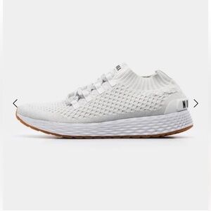 Like new! NOBULL all day knit / size 7 white
